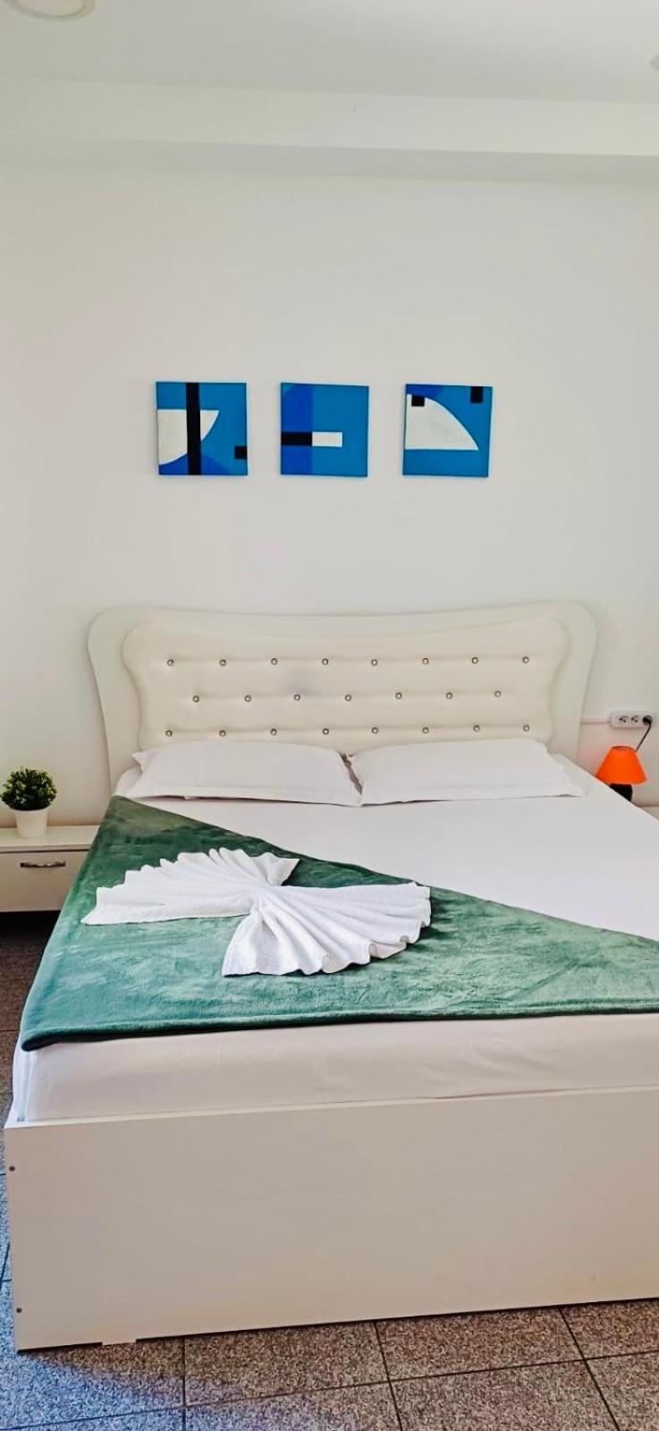 Cazan House Hostel Boekarest Buitenkant foto