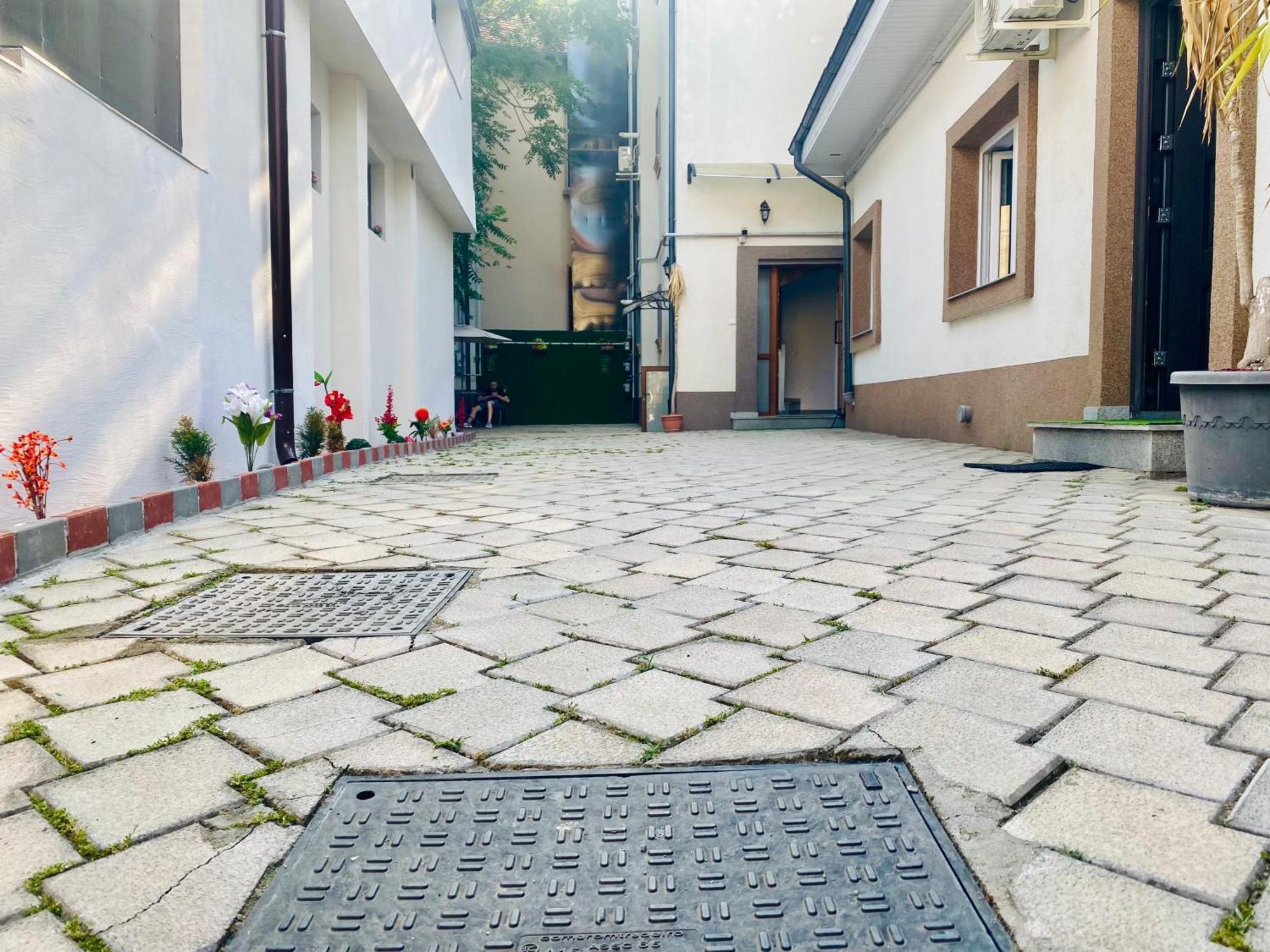 Cazan House Hostel Boekarest Buitenkant foto
