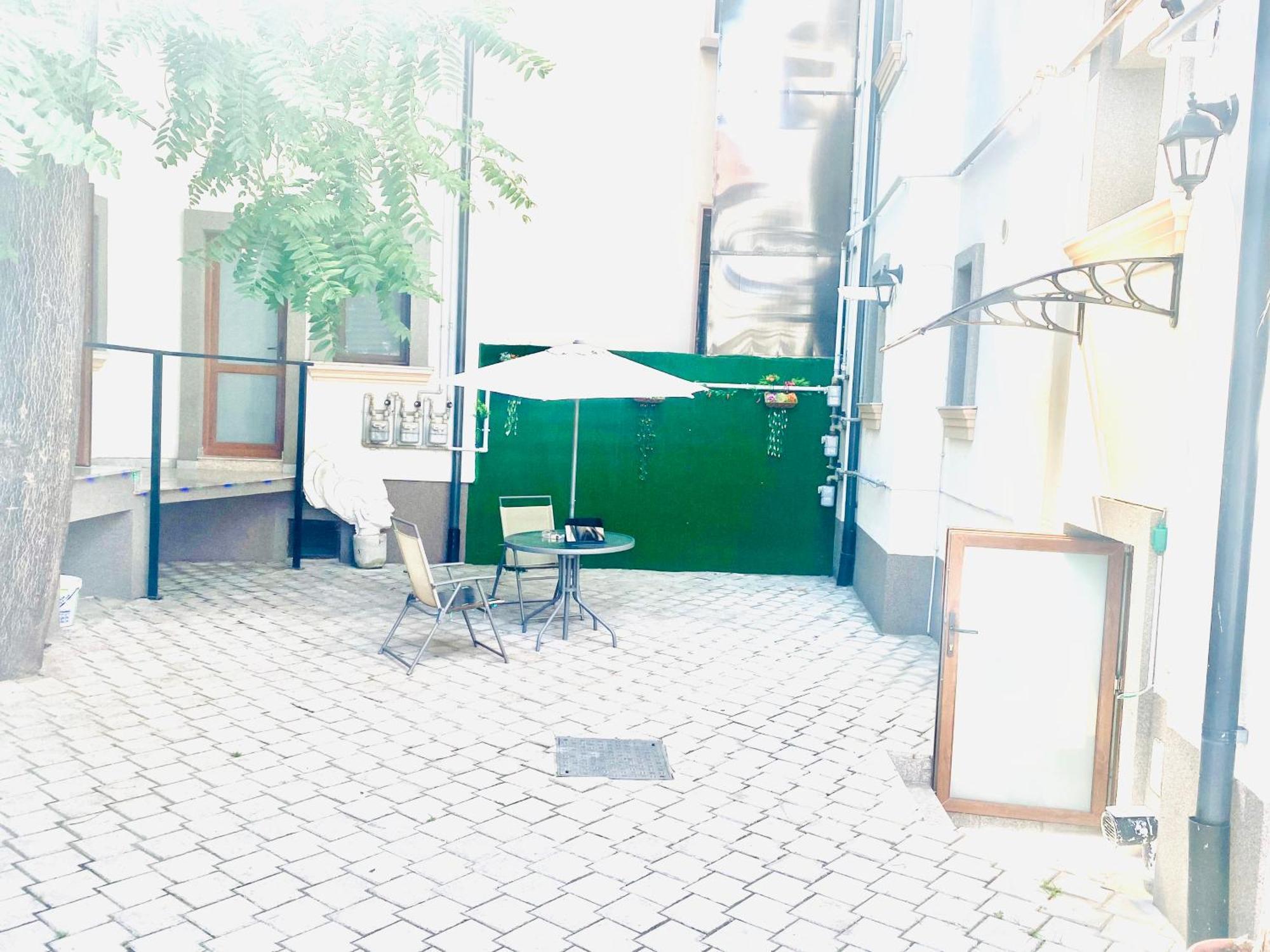 Cazan House Hostel Boekarest Buitenkant foto