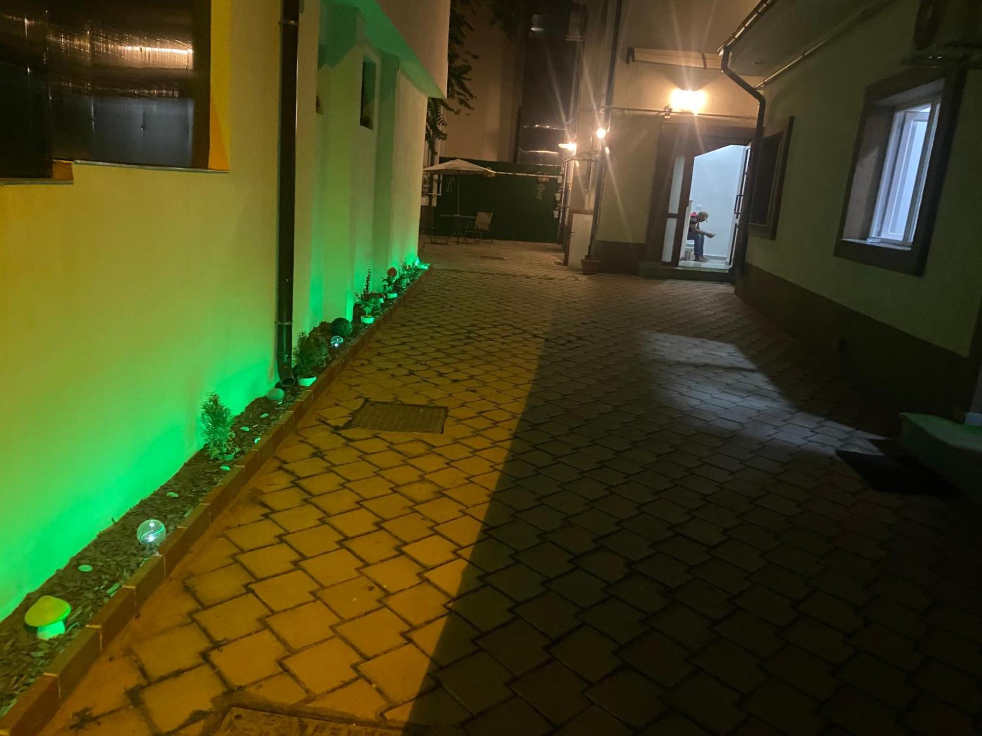 Cazan House Hostel Boekarest Buitenkant foto