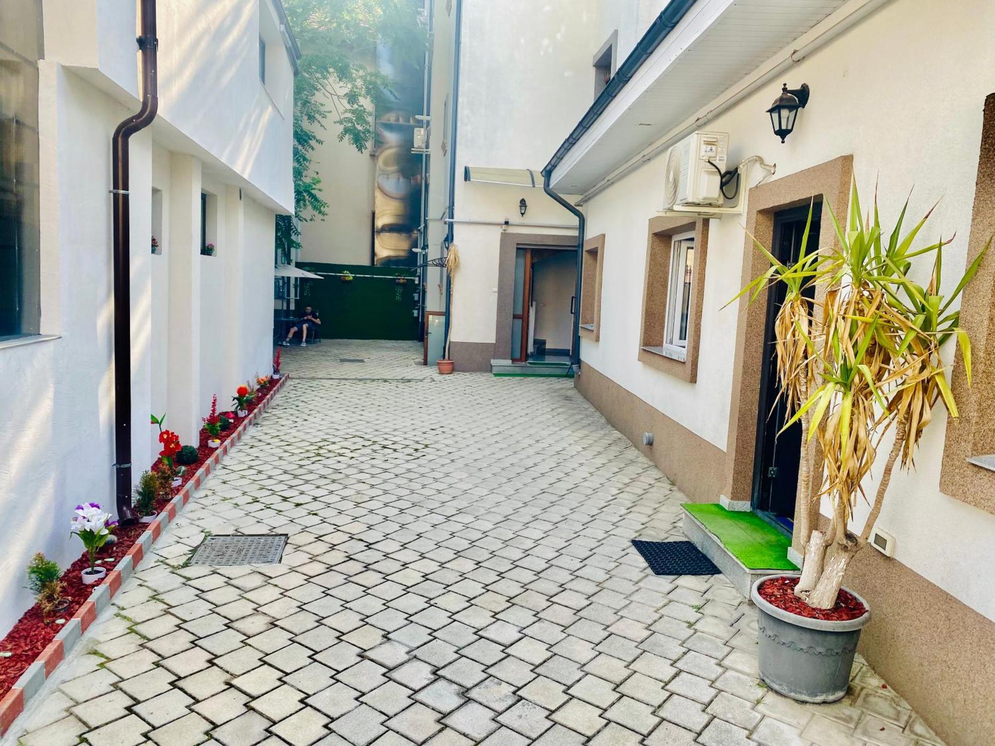 Cazan House Hostel Boekarest Buitenkant foto